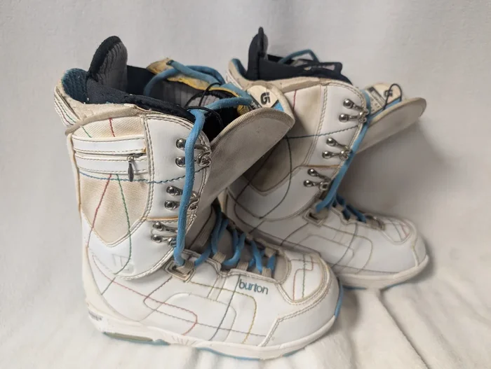Burton Sapphire Snowboard Boots Size Women’s 6.5 Color White Condition Used