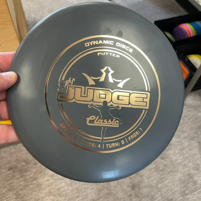Dynamic Discs Classic EMAC Judge – stock