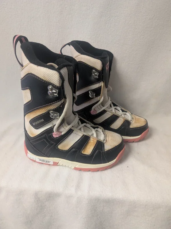 Morrow Kids Snowboard Boots Size 1 Black Used