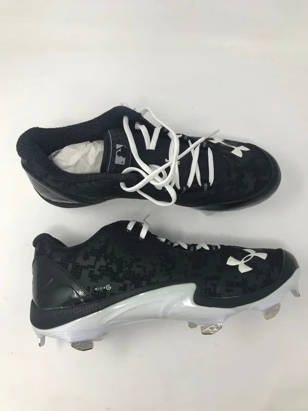 New Under Armour Men’s Natural Low ST Metal Baseball Cleats Black/White Men 7.5