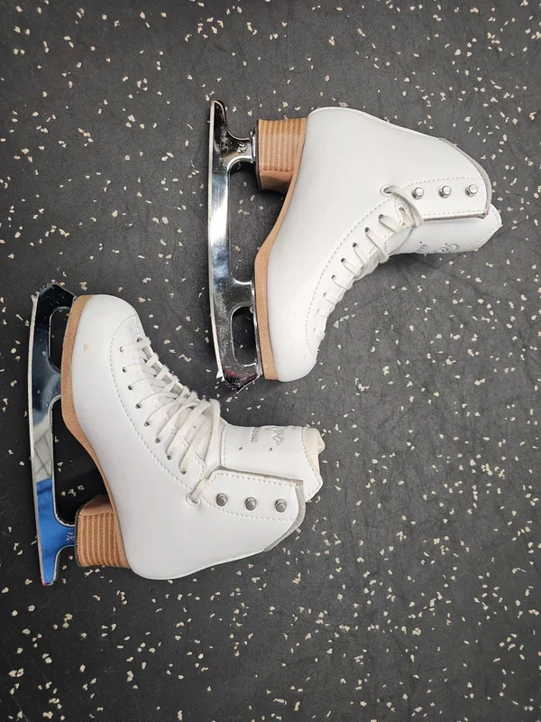 Slightly Used Jackson Ultima Evo Figure Skates, JR 2