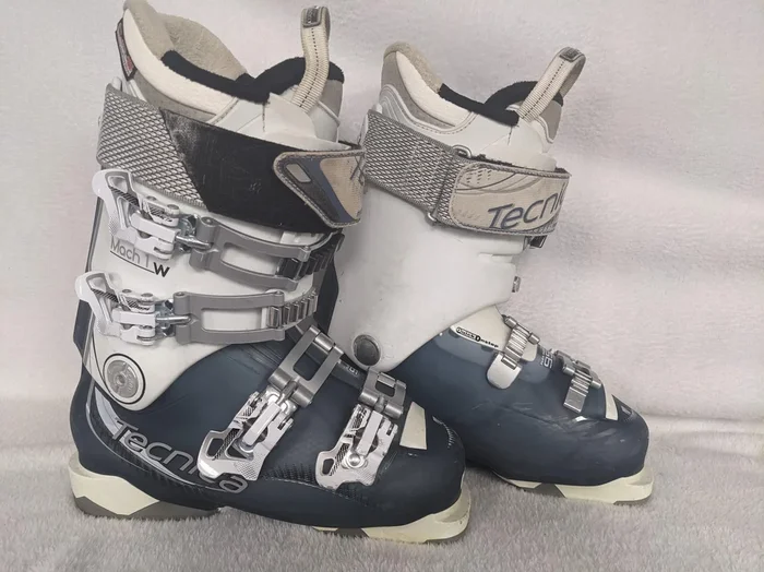Tecnica Women’s Mach 1 Flex Index 95 Ski Boots Size Mondo 23.5 Color Blue Used