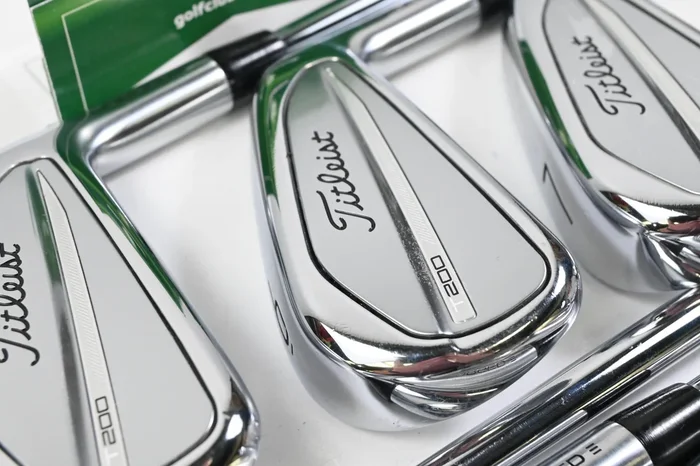 Titleist T200 2023 Irons / 5-PW+GW / Regular Flex Project X LZ Shafts