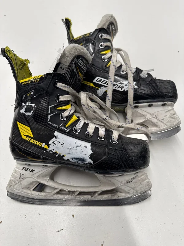 Used Bauer Supreme M4 Hockey Skate, INT 2 EE