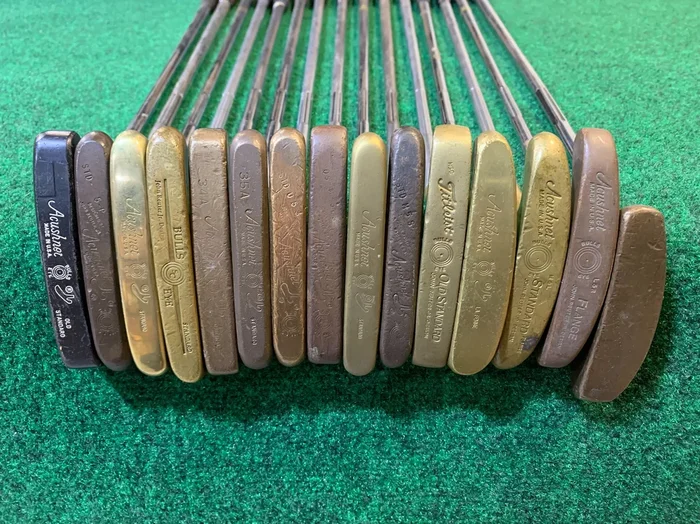 Wholesale Lot of 15 Golf Clubs – Titleist Bullseye Putters