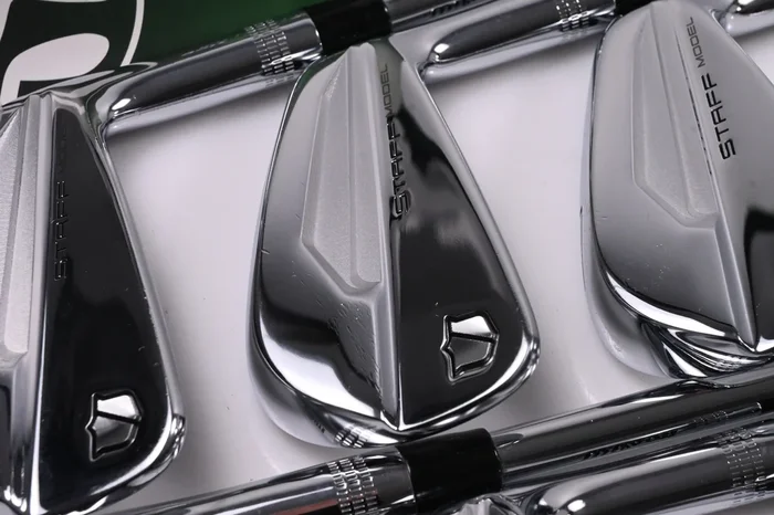 Wilson Staff Model Blade 2024 Irons / 5-PW / Stiff Flex Dynamic Gold 120
